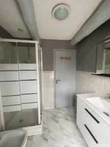 Maisons de vacances Maison Vedrines : photos des chambres