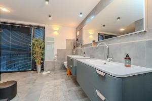 Penthouse Jimmys Beach Privlaka, Wahnsinns Blick und beheiztem Pool