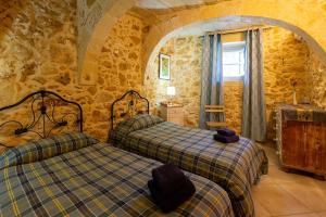 Traditional and charming 3 bedroom farmhouse with pool