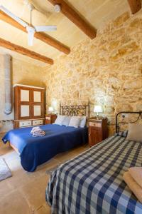 Traditional and charming 3 bedroom farmhouse with pool