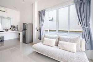 Mae Nam 2BR & BATH Sleek Home