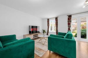 City Superhost 3-Bed House with Garden Free Parking