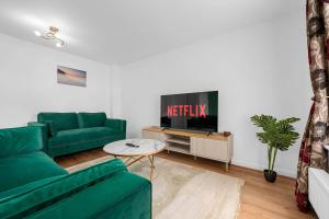 City Superhost 3-Bed House with Garden Free Parking