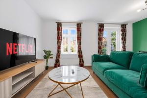 City Superhost 3-Bed House with Garden Free Parking