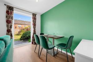 City Superhost 3-Bed House with Garden Free Parking