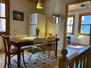 Balat Rose - Charming Wooden House with Terrace