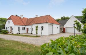 Beautiful Home In Ulfborg With Wifi
