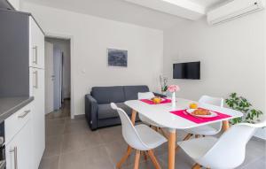 Cozy Apartment In Novi Vinodolski