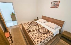 Amazing Apartment In Supetarska Draga