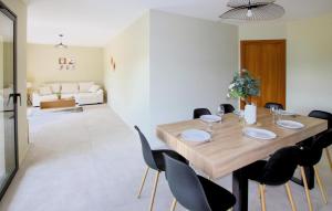 Stunning Home In Puy St Martin