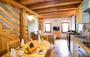 2 Bedroom Cozy Apartment In Arsiè