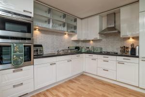 Queens Crescent - Stylish retreat and Tranquil