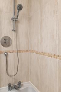 Queens Crescent - Stylish retreat and Tranquil