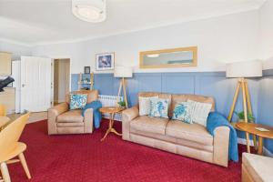 Host & Stay - Starboard Bow