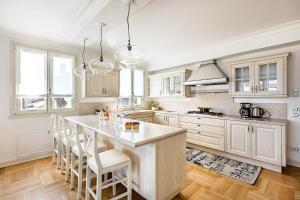 Catullo Lakefront Luxury Apartments by Wonderful Italy