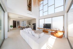 The Trinity new modern 5BR villa with 20M Pool