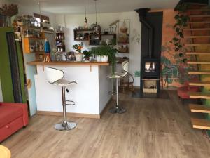 Petite maison dartitstes en Provence