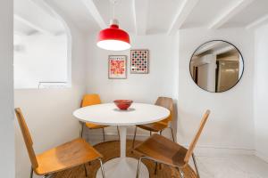 Stylish Duplex In Historic Born