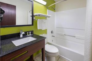 Queen Room - Non-Smoking room in Super 8 by Wyndham South Boston VA