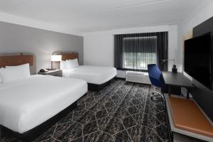 Double Room with Two Double Beds room in La Quinta by Wyndham Houston Bush IAH South