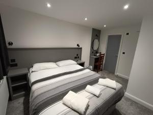 Deluxe King Room room in Gainsborough Lodge