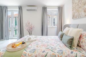 HostWise - Modern & Bright Studio