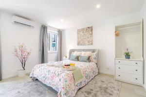 HostWise - Modern & Bright Studio