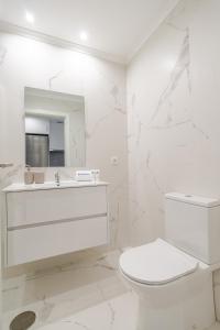 HostWise - Modern & Bright Studio