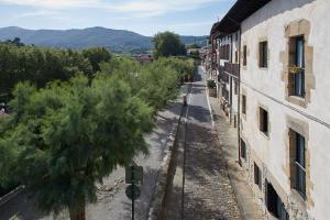 H SUITE3B by Smiling Rentals