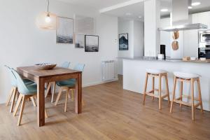 H SUITE3B by Smiling Rentals