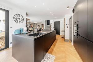 Maisons de vacances Les Alizes - Maison 4 chambres - Jacuzzi/Sauna : photos des chambres