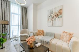 Stylish 1BR in JVC with Pool & Nearby Parks - Hotel 4 stelle a Dubai