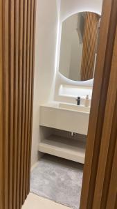 Shopping street - stylish living, modern, central