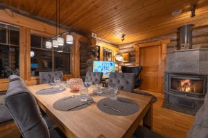 Kuukkeli Log Houses Villa Aurora "Pupula"