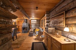 Kuukkeli Log Houses Villa Aurora "Pupula"