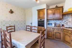 Maison chaleureuse à Champagney avec vue sur la montagne