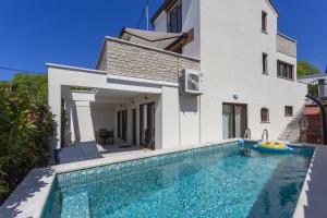 Dolce Vita Apartments with Heated Pool