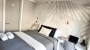 exclusive apartment with AC and parking