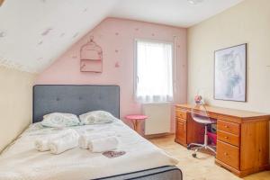 Maisons de vacances L-Escapade, grande maison, piscine et jardin : Appartement