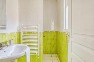 Maisons de vacances L-Escapade, grande maison, piscine et jardin : photos des chambres