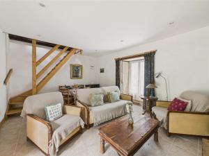 Maisons de vacances Piscine et domaine arbore partages - maison pour 4 : photos des chambres
