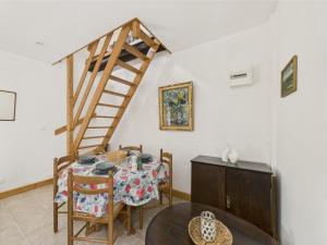 Piscine et domaine arboré partagés - maison pour 4