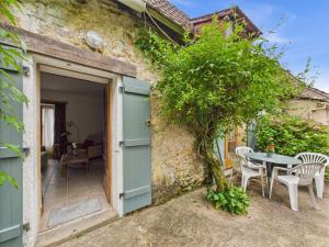 Maisons de vacances Piscine et domaine arbore partages - maison pour 4 : photos des chambres
