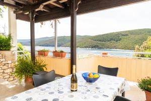 App with AC, pets friendly,389