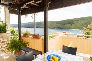 App with AC, pets friendly,389