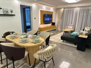 executive three bedroom apartment with servant quarter, gym ,children play area ,rooftop football pitch, coffee house, restaurants, garden and amazing scenic views in kileleshwa