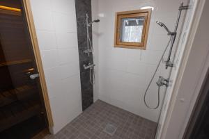 Tunnelmallinen ski-in,out-huvila