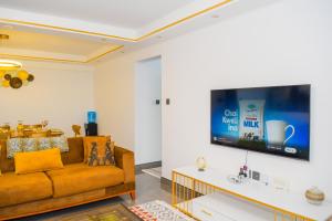 comfort three bedroom apartment with servant quarter, gym ,children play area ,rooftop football pitch, coffee house, restaurants, garden and amazing scenic views in kileleshwa