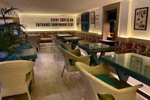 Status Business Hotel - Naveen Market
