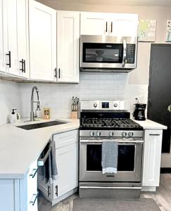 Quiet 1BR, Eat-In Kitchen, Close to Midway